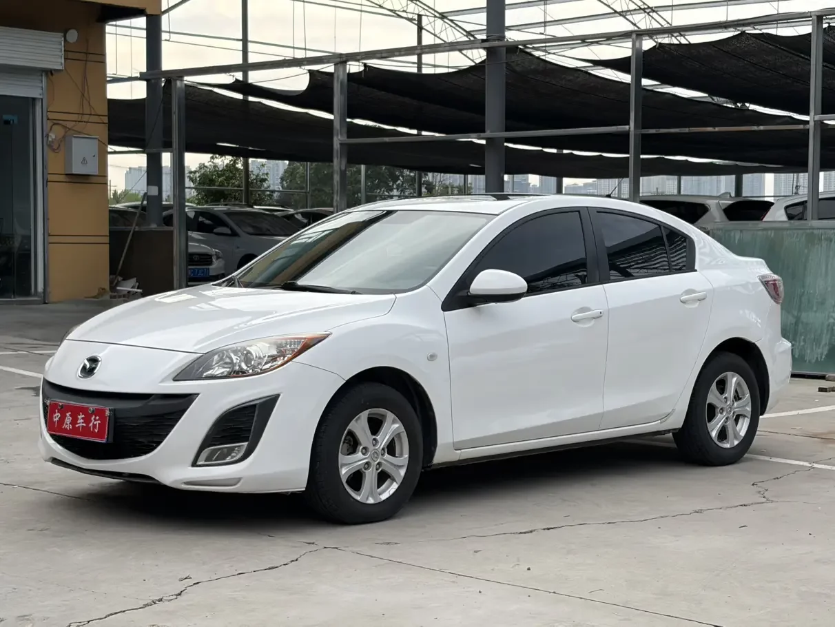 Mazda Axela (3)