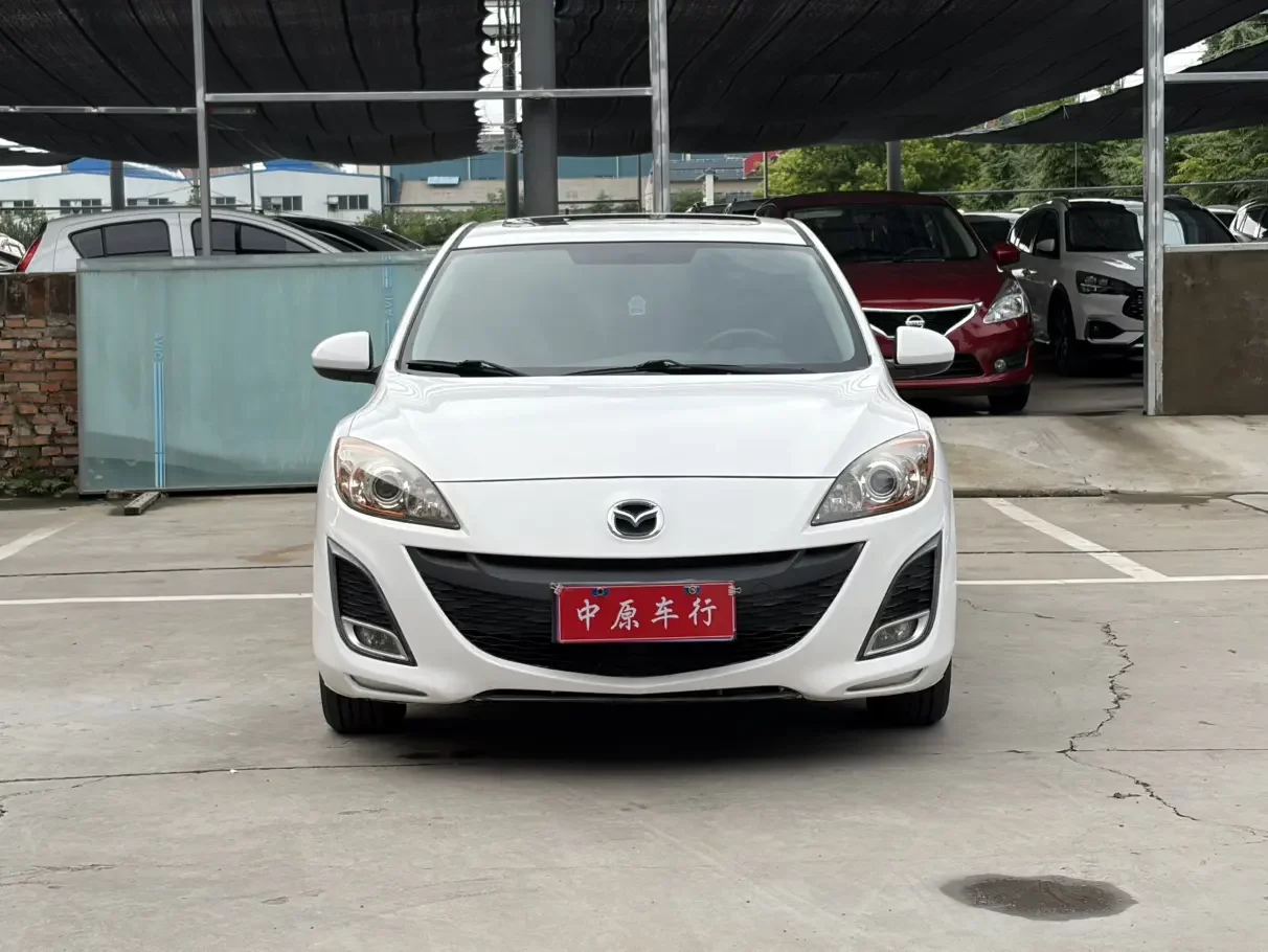 Mazda Axela (3)