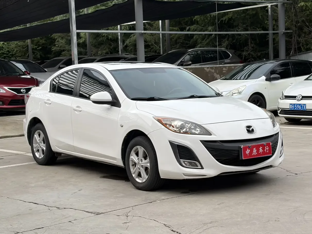 Mazda Axela (3)