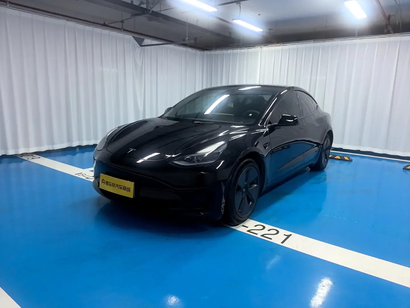 TESLA MODEL 3