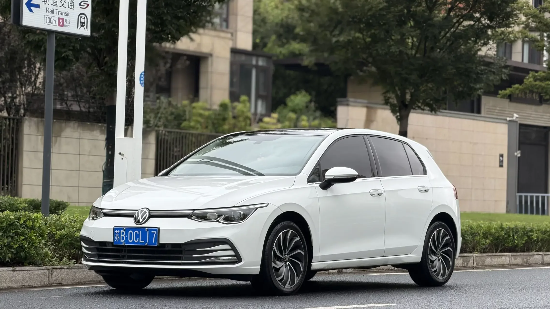 VOLKSWAGEN GOLF