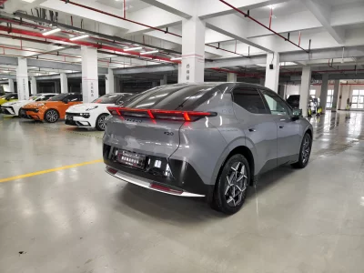 Lynk & Co Z20