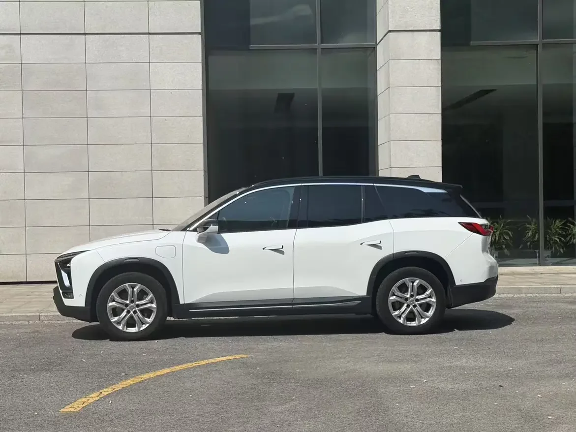 NIO ES8