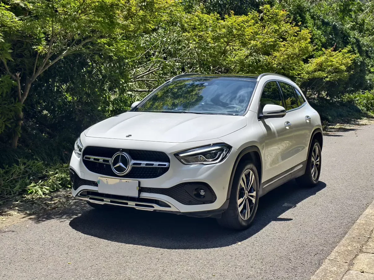 MERCEDES-BENZ GLA