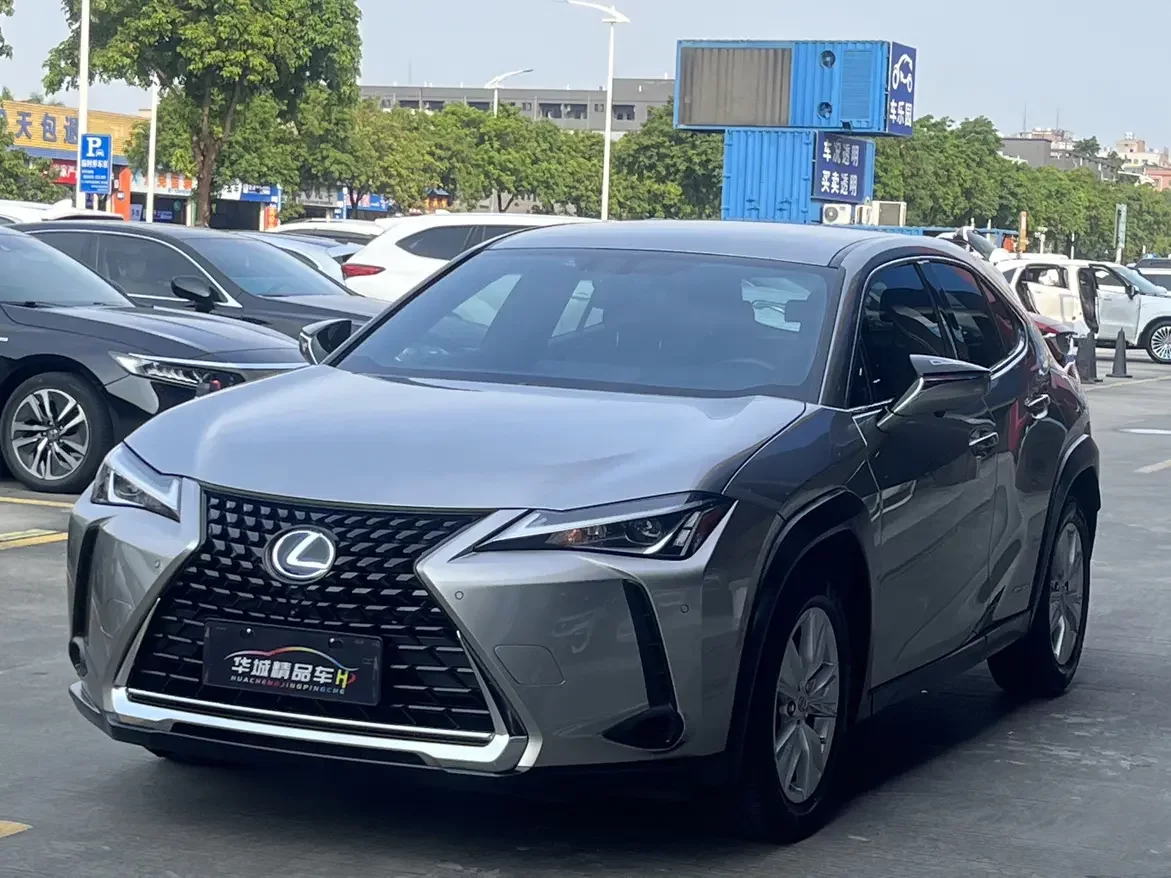 Lexus UX  из Китая