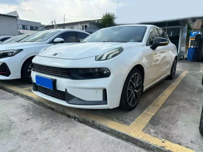 Lynk & Co 03