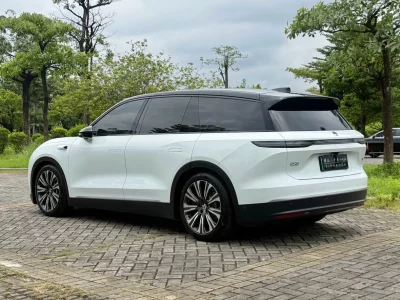 NIO ES8