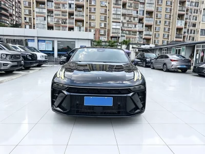Lynk & Co 03
