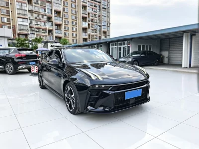Lynk & Co 03