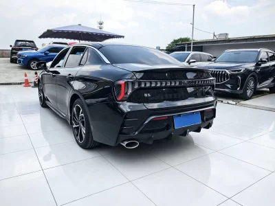 Lynk & Co 03