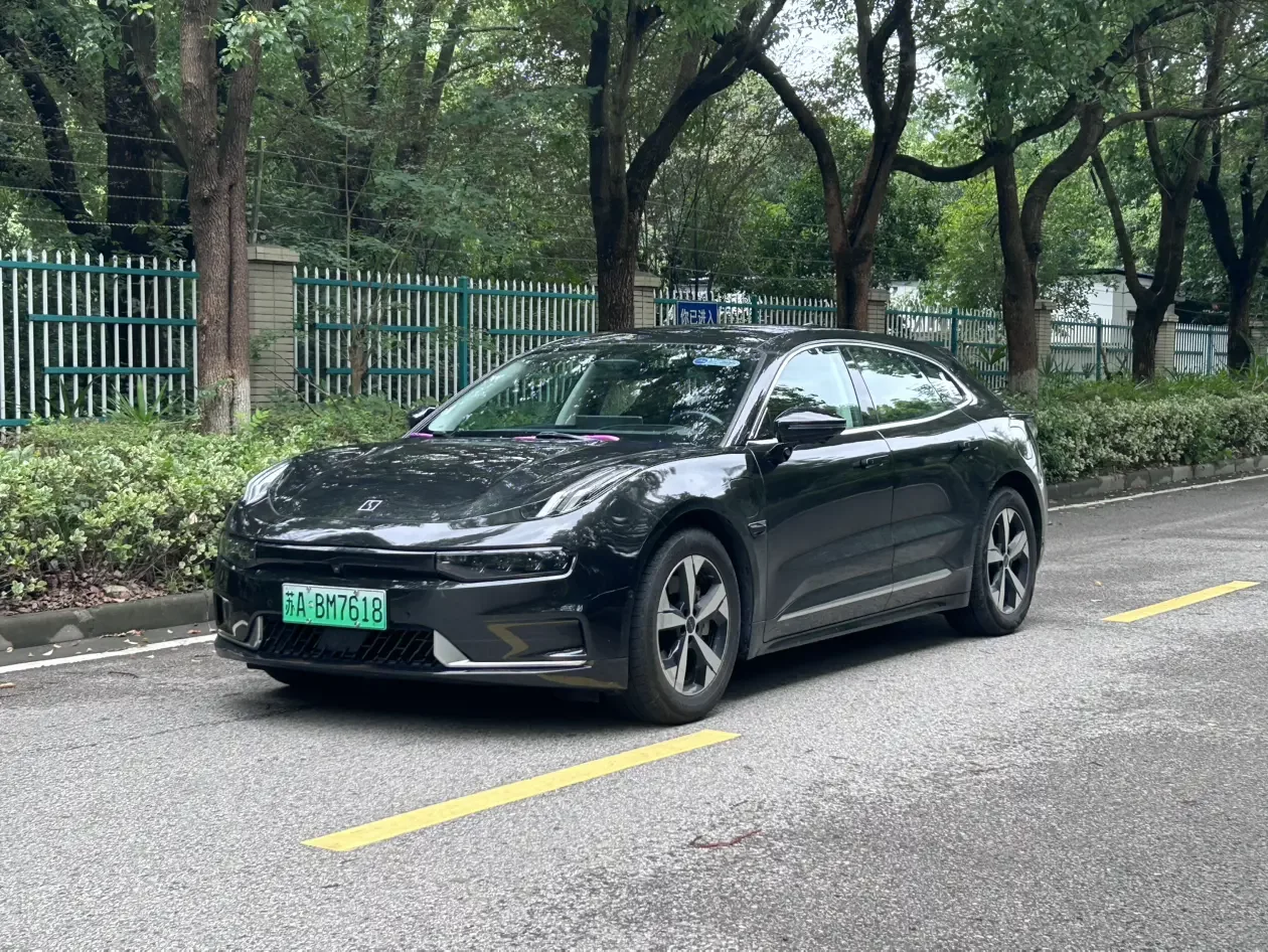 ZEEKR 001