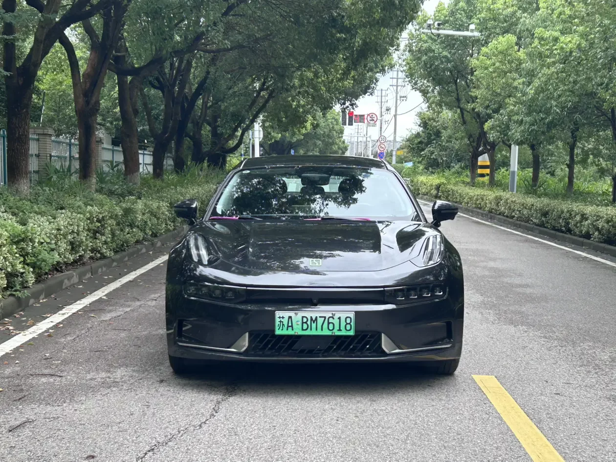 ZEEKR 001