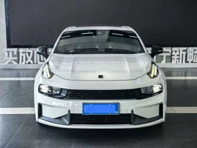 Lynk & Co 03