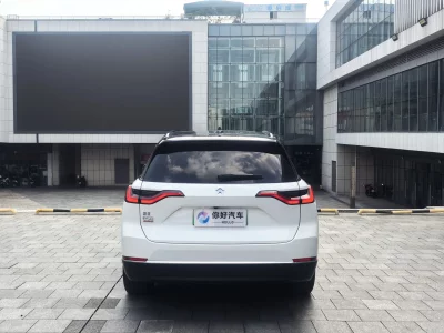 NIO ES8
