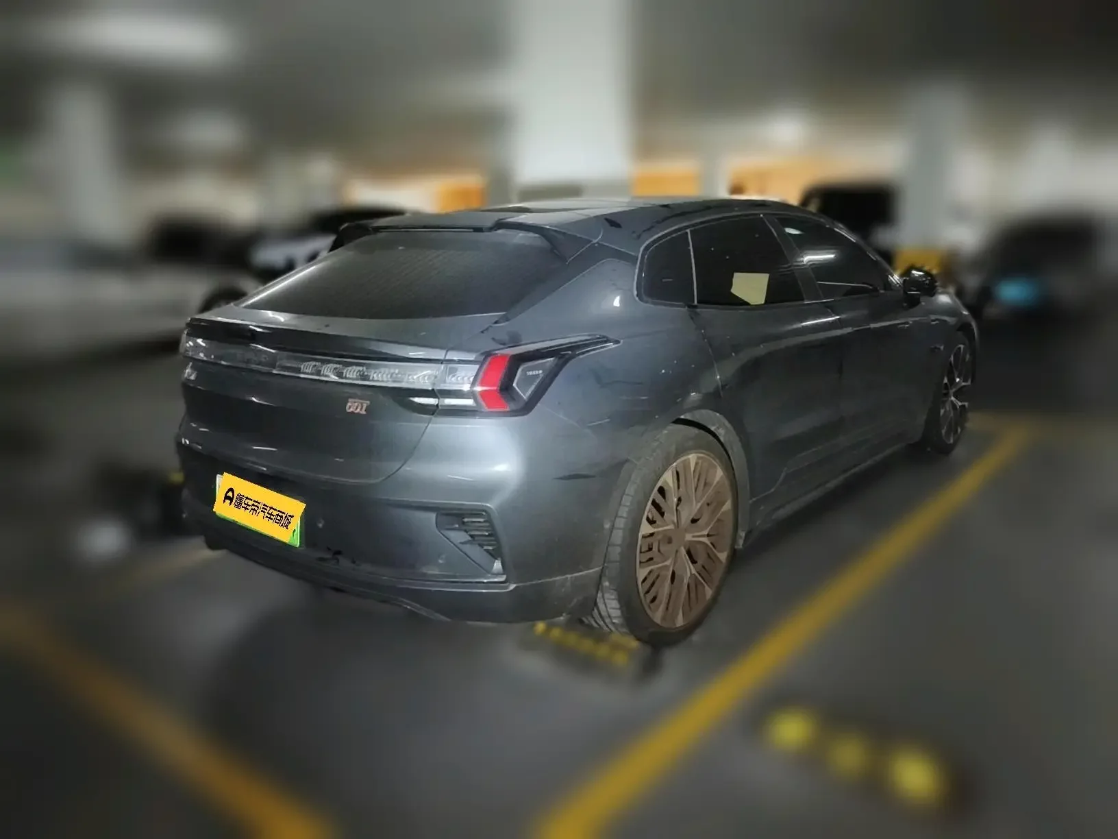 ZEEKR 001