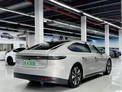 NIO ET7