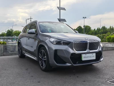 BMW iX1