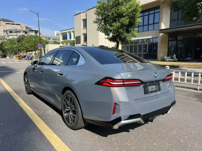 BMW i5