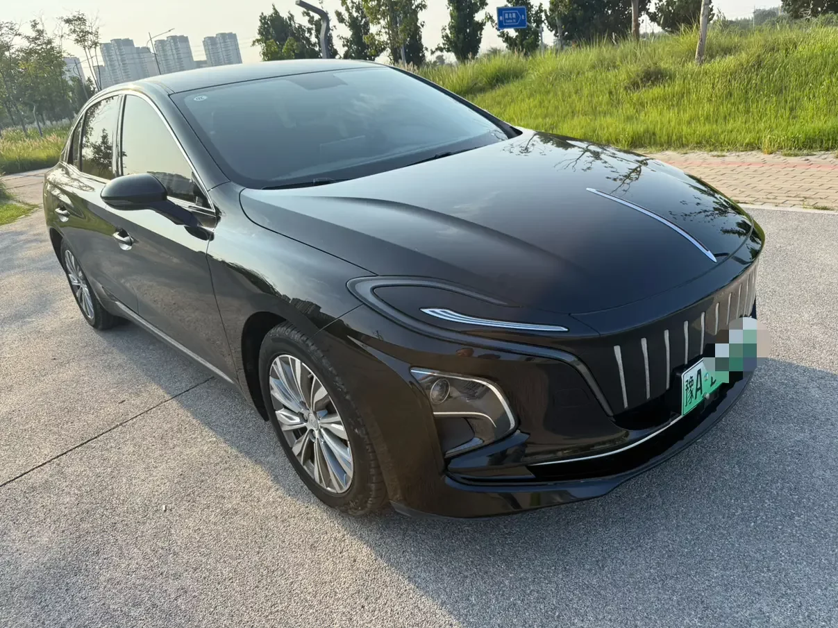 Hongqi E-QM5