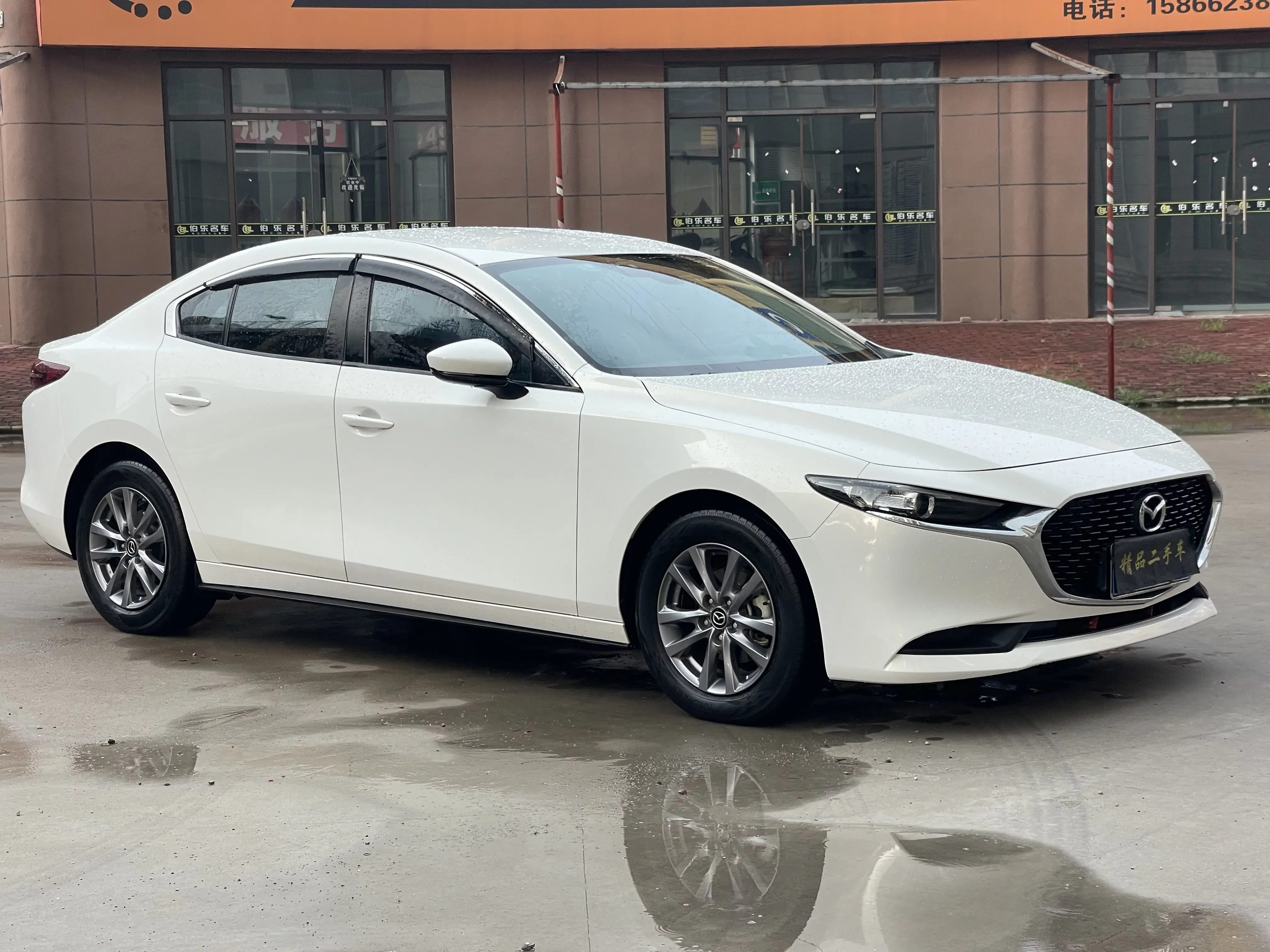 Mazda Axela (3)