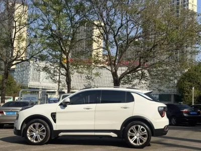 Lynk & Co 01