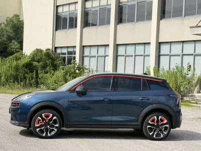 Lynk & Co 06