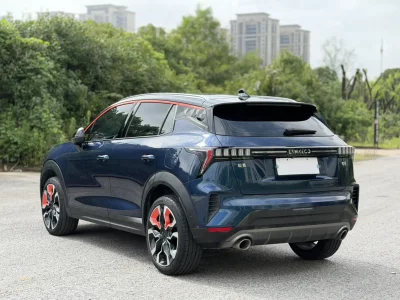 Lynk & Co 06
