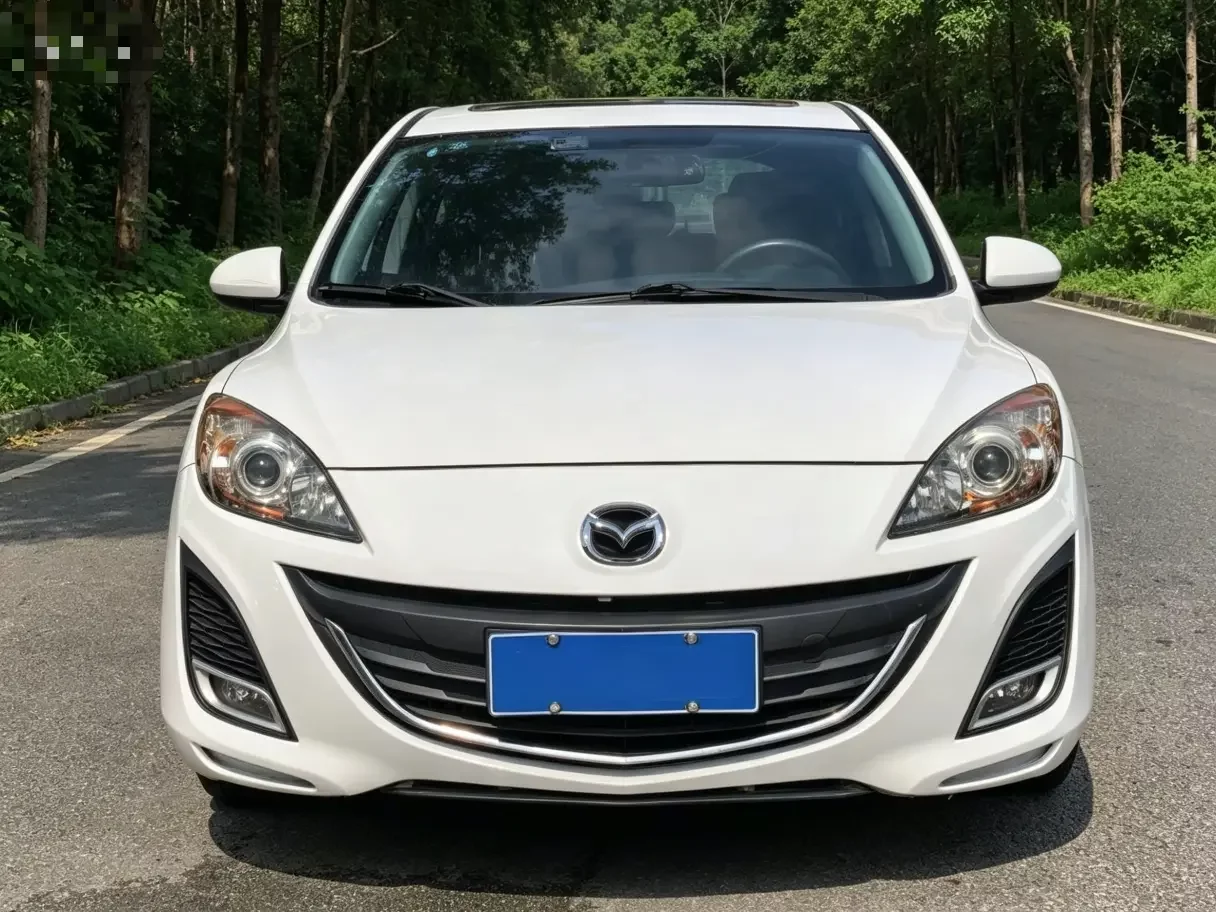 Mazda Axela (3)