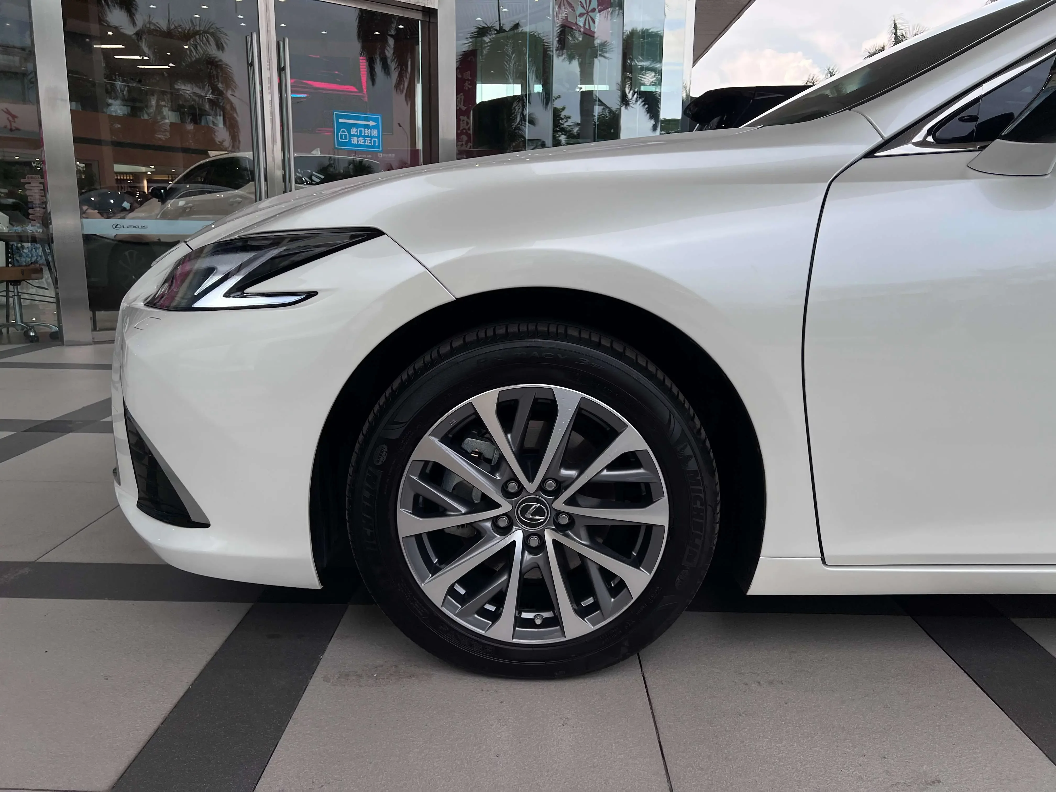 Lexus ES