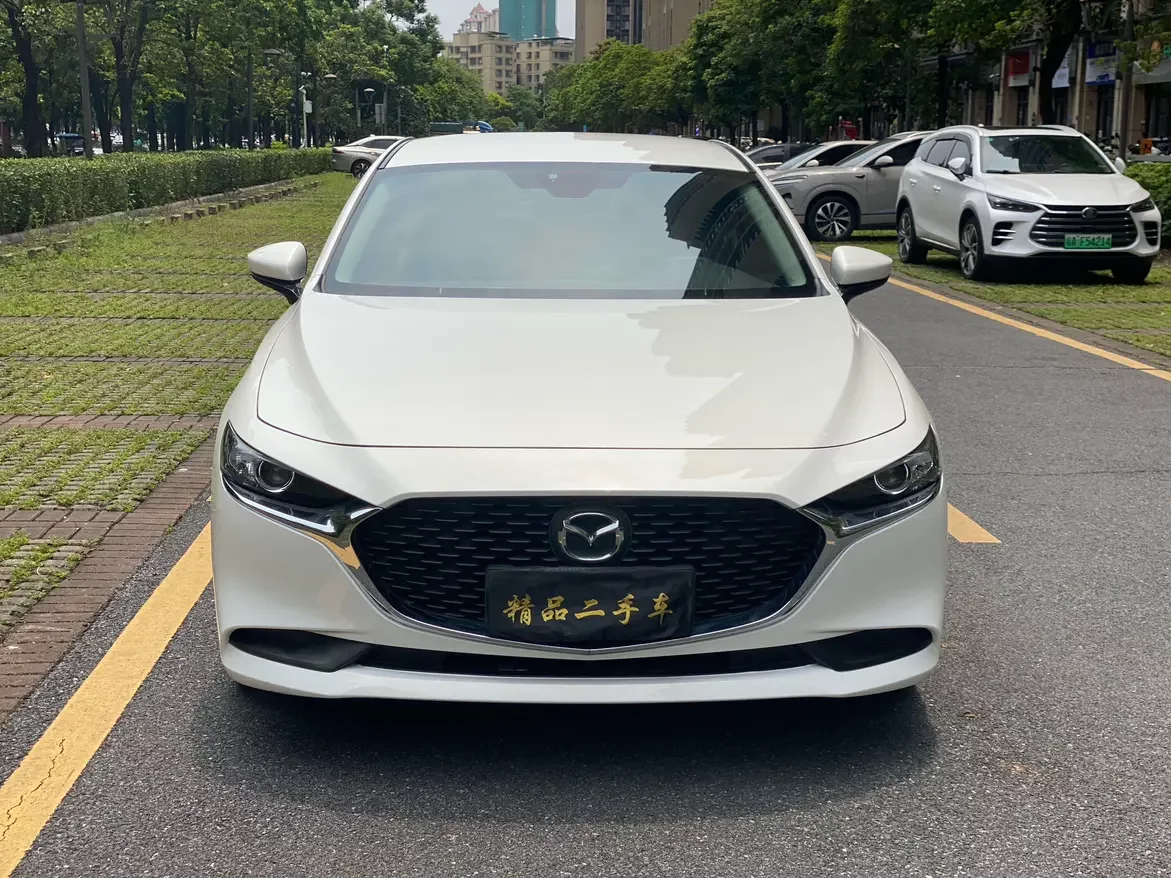 Mazda Axela (3)
