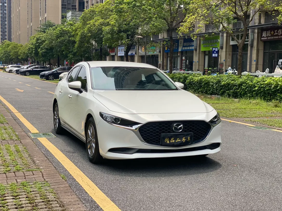 Mazda Axela (3)