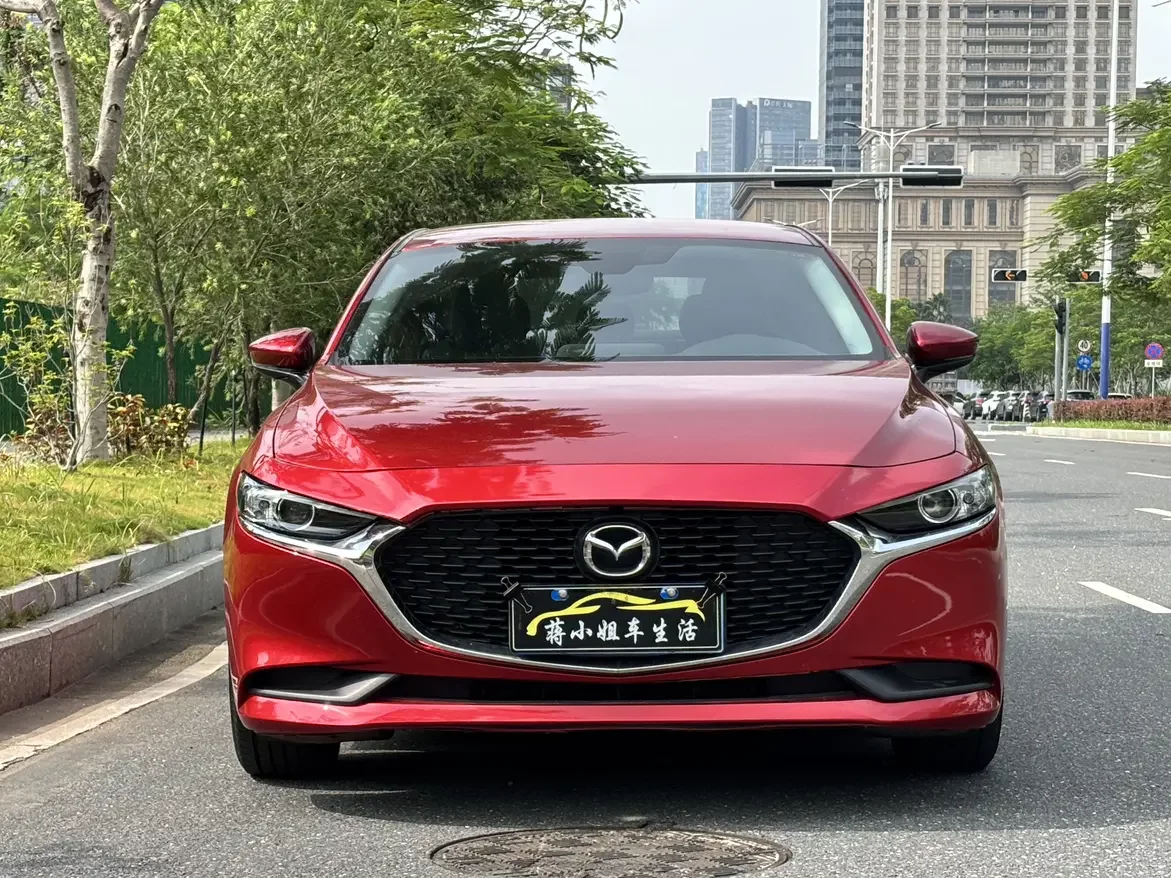 Mazda Axela (3)