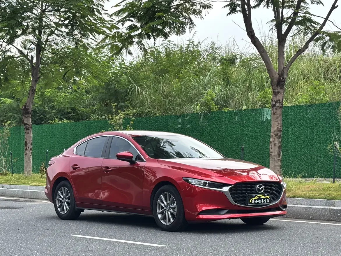 Mazda Axela (3)