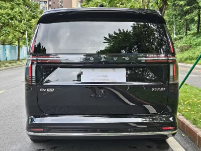 Volvo EM90