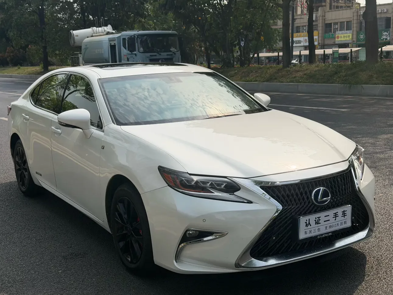Lexus ES