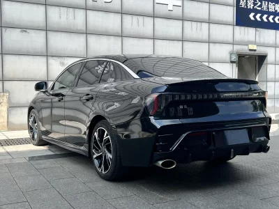 Lynk & Co 03