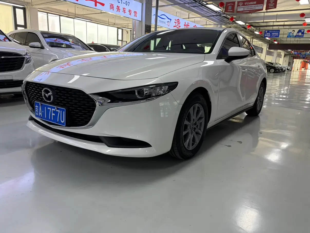 Mazda Axela (3)
