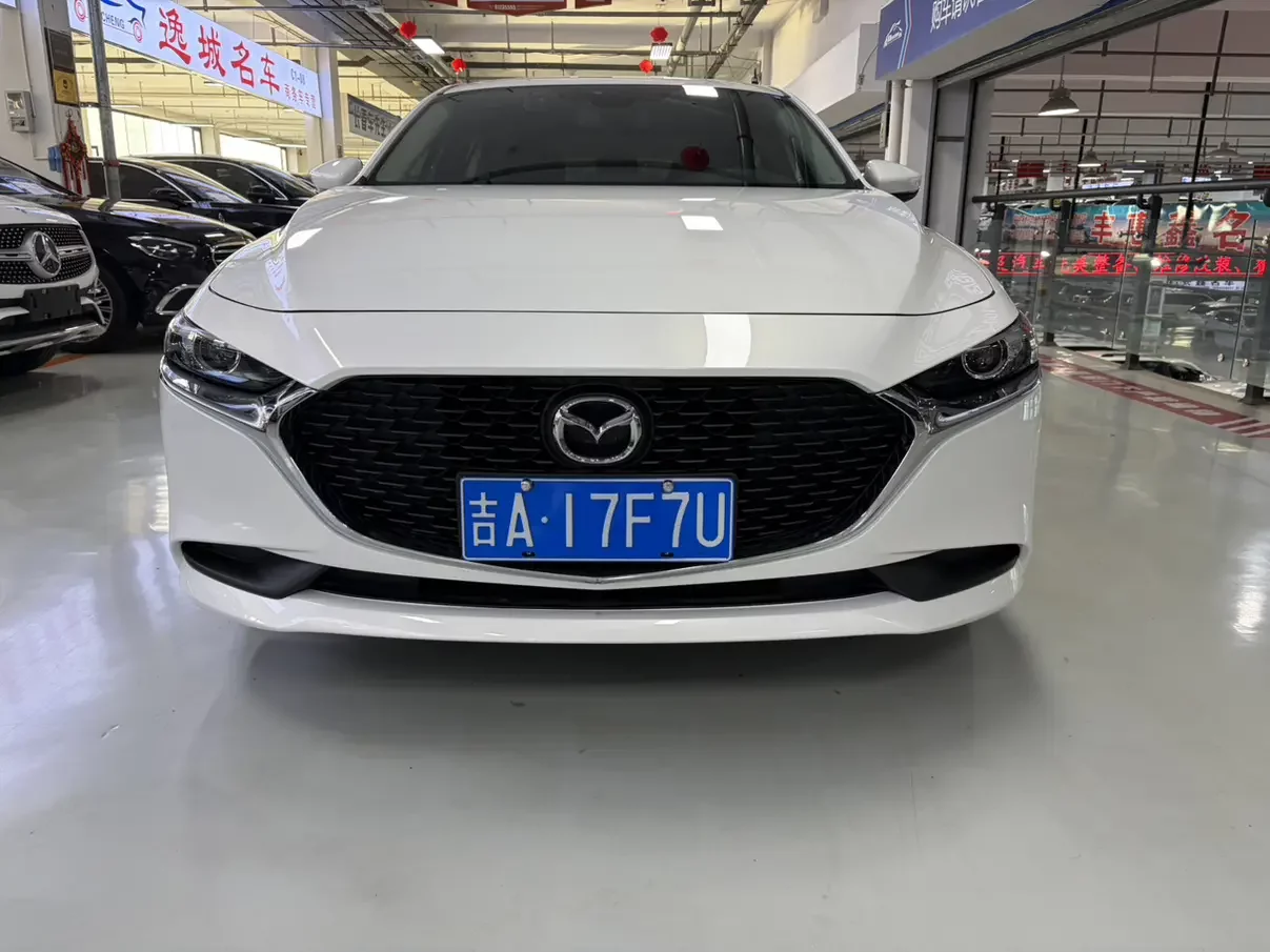 Mazda Axela (3)