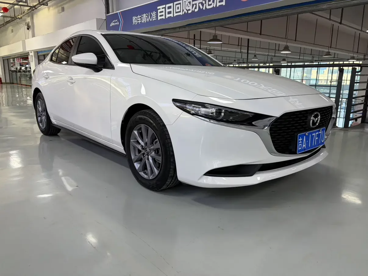 Mazda Axela (3)