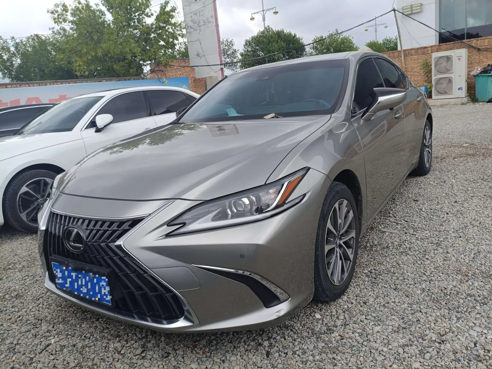Lexus ES