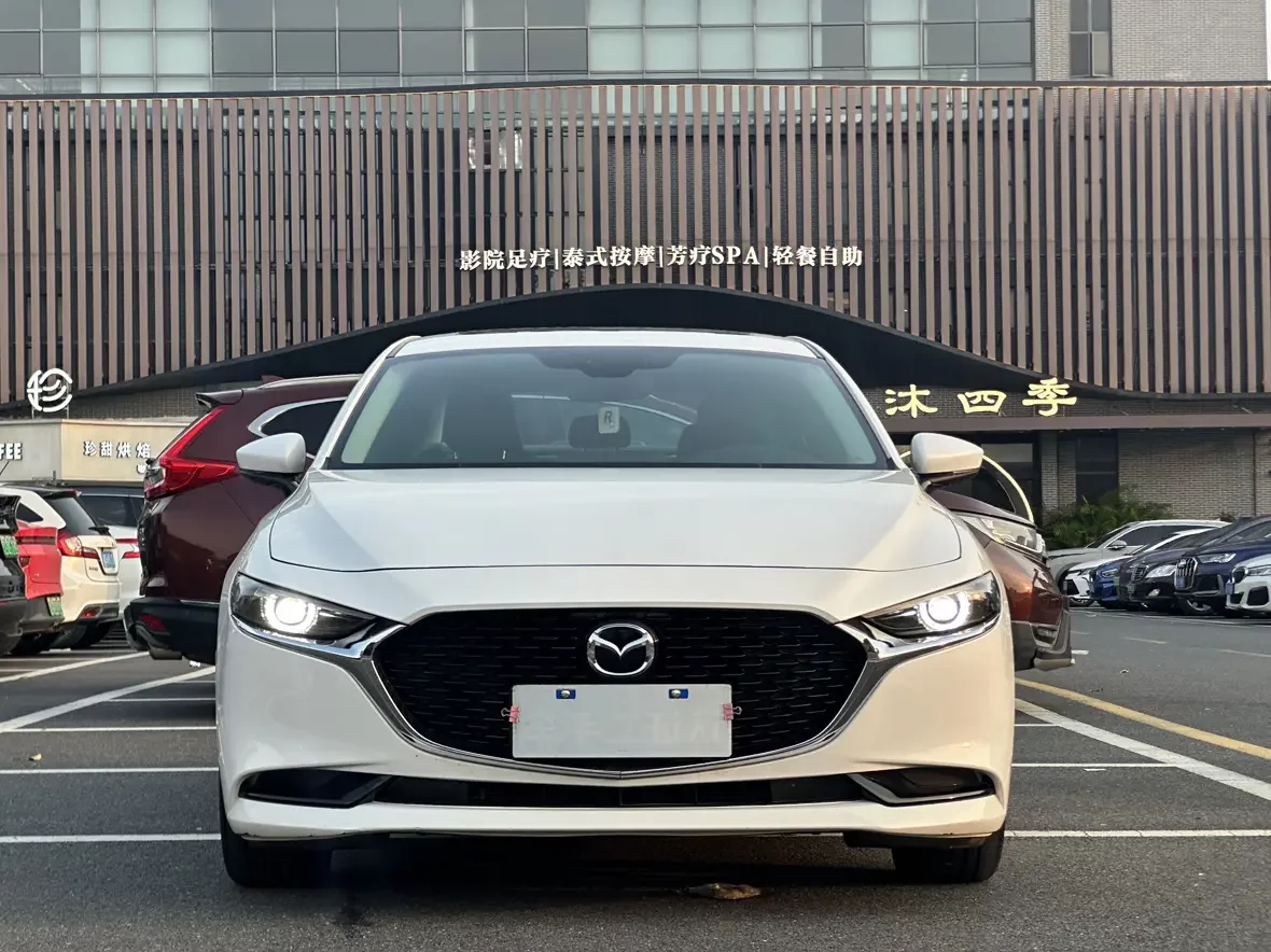 Mazda Axela (3)