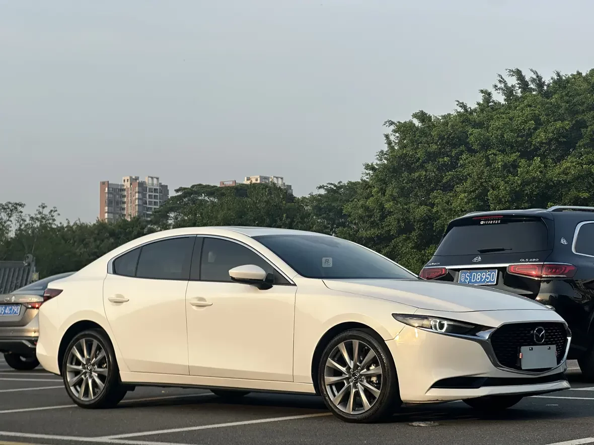 Mazda Axela (3)