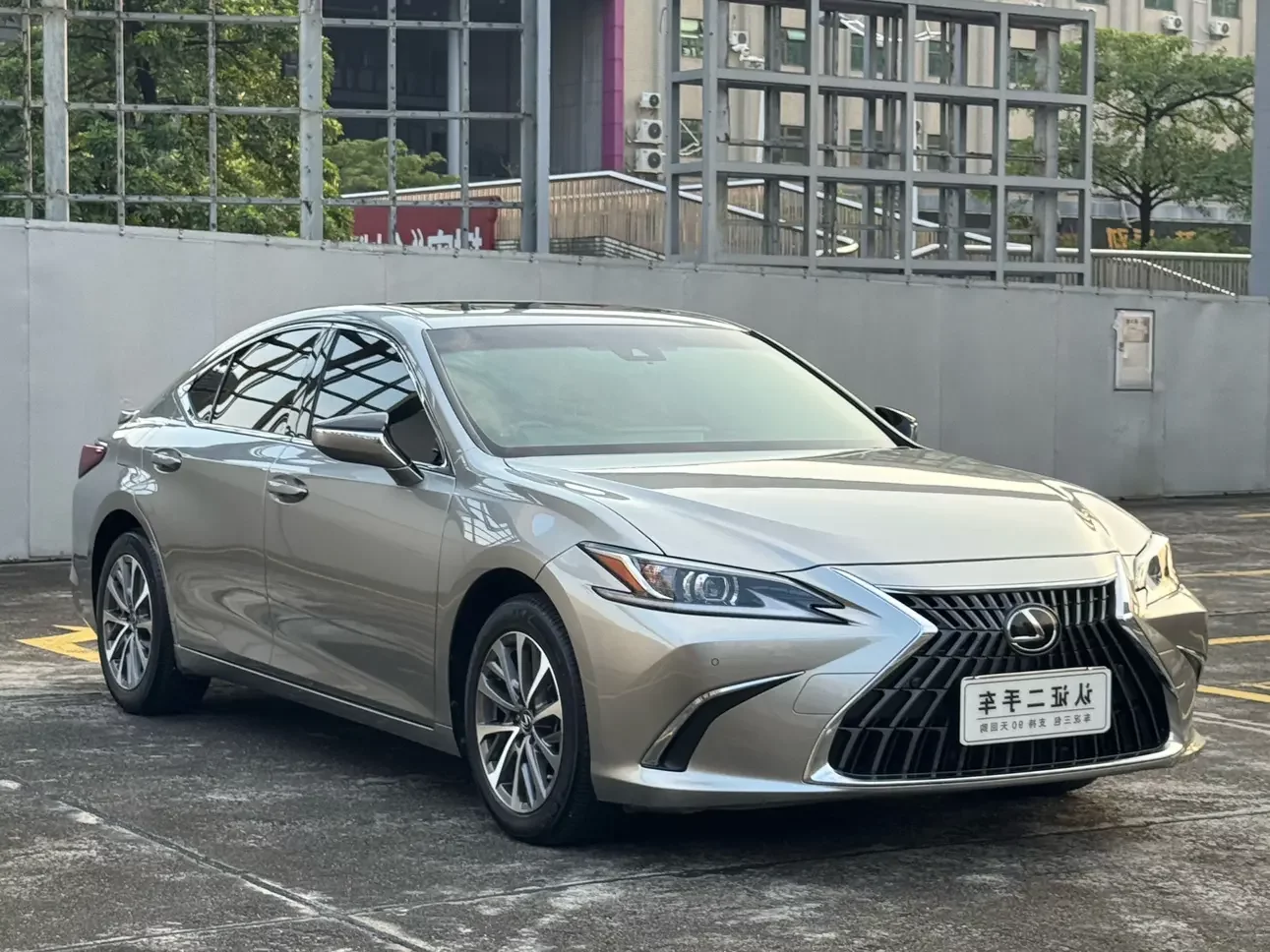 Lexus ES