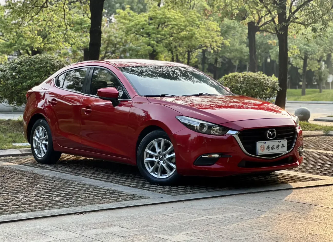 Mazda Axela (3)
