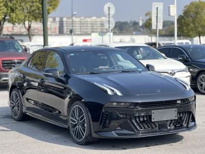 Lynk & Co 03