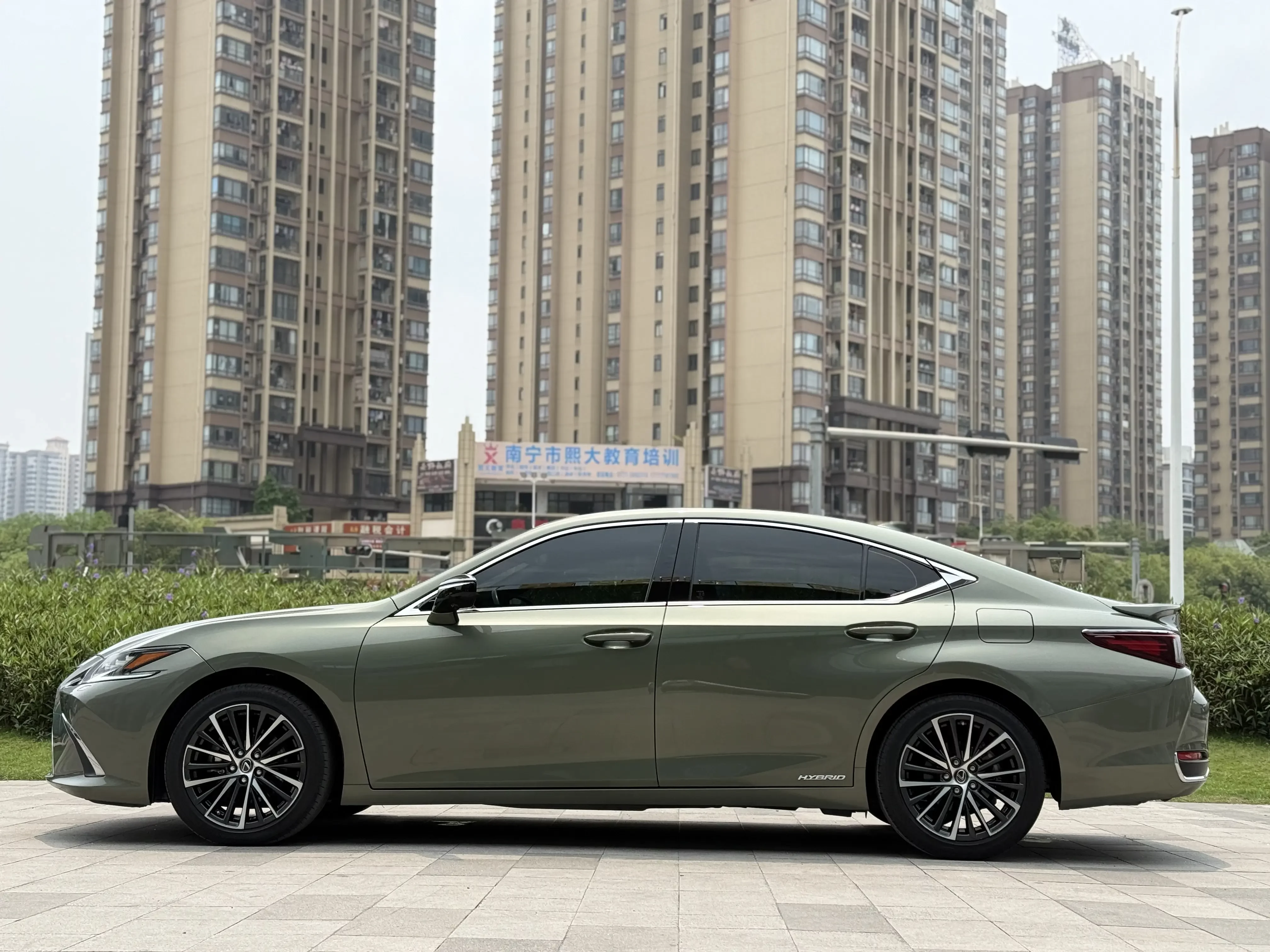 Lexus ES