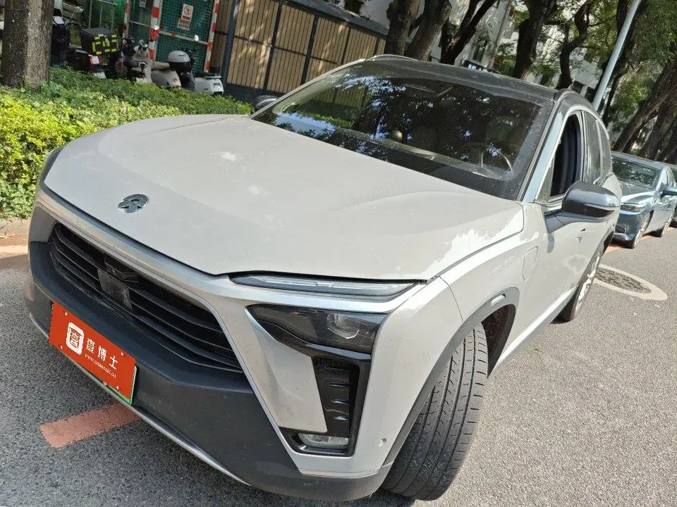 NIO ES8