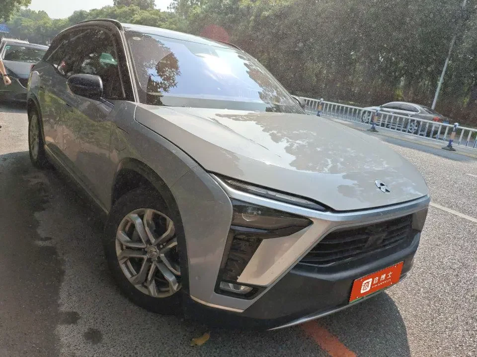 NIO ES8