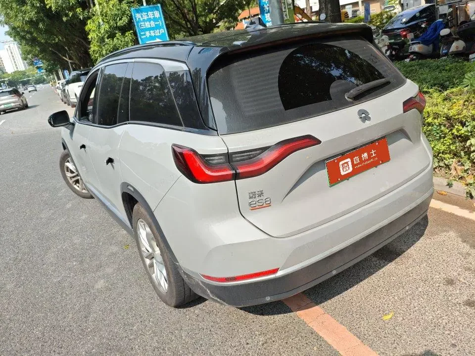 NIO ES8