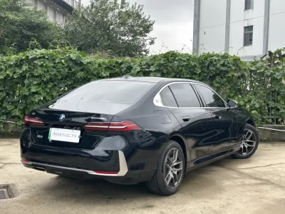 BMW i5